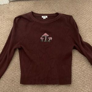 slightly worn cute fitted long sleeve